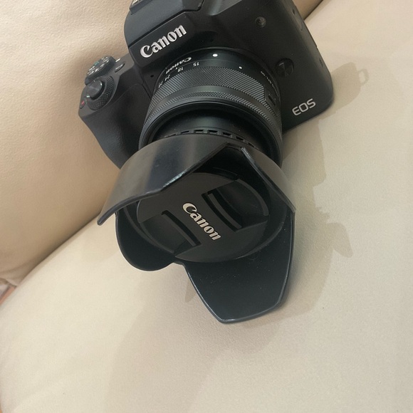 EOS M50 - Picture 2 of 9